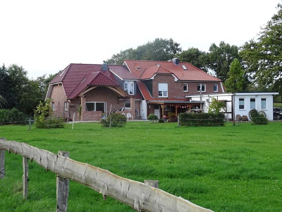 Charmante Ferienwohnung In Idyllischer Lage Jever Extérieur photo
